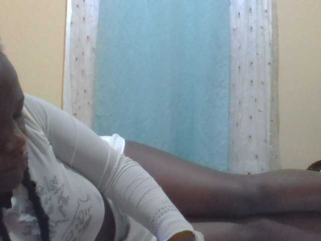 ShallyVee's BongaCams show and profile