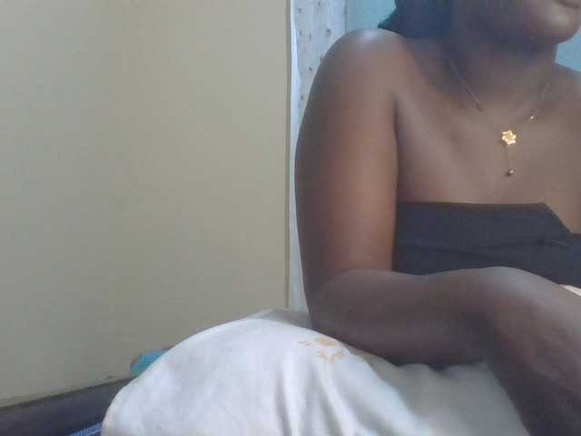 ShallyVee's BongaCams show and profile