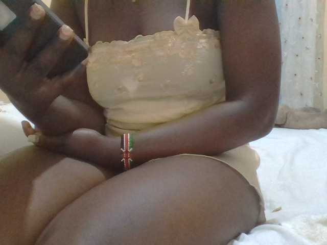 ShallyVee's BongaCams show and profile