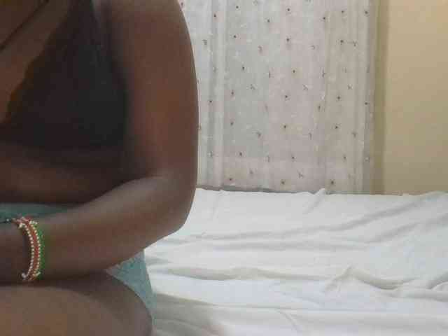 ShallyVee Live Webcam on BongaCams