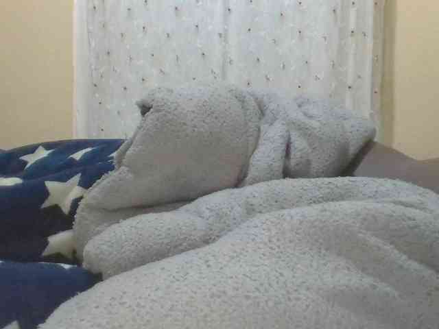 ShallyVee Live Webcam on BongaCams