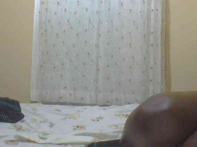 ShallyVee Live Webcam on BongaCams