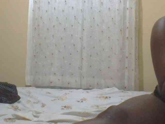 ShallyVee Live Webcam on BongaCams