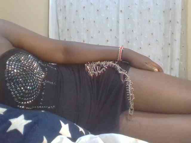 ShallyVee Live Webcam on BongaCams