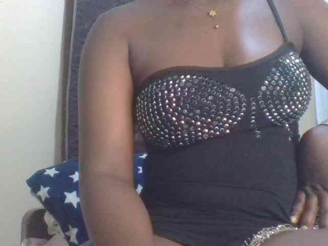 ShallyVee Live Webcam on BongaCams