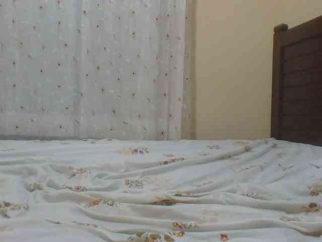 ShallyVee Live Webcam on BongaCams