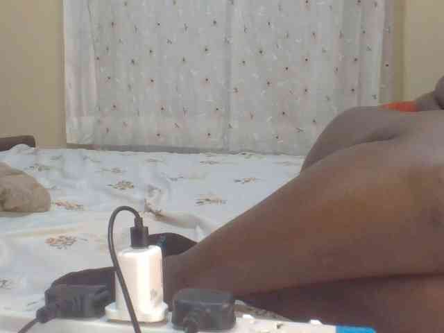 ShallyVee Live Webcam on BongaCams