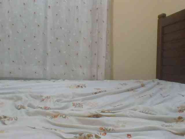 ShallyVee Live Webcam on BongaCams