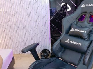 lararoberts1 Porn Show