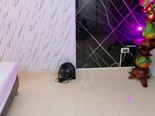 lararoberts1 Porn Show