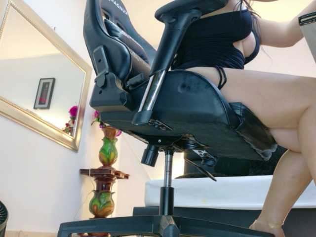 lararoberts1 from BongaCams is Freechat