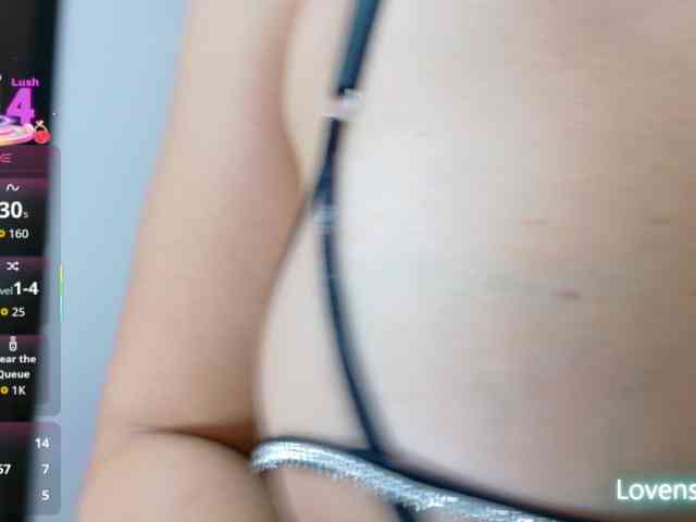 lararoberts1 webcam