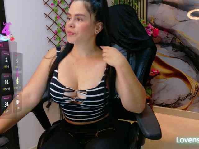 lararoberts1 webcam