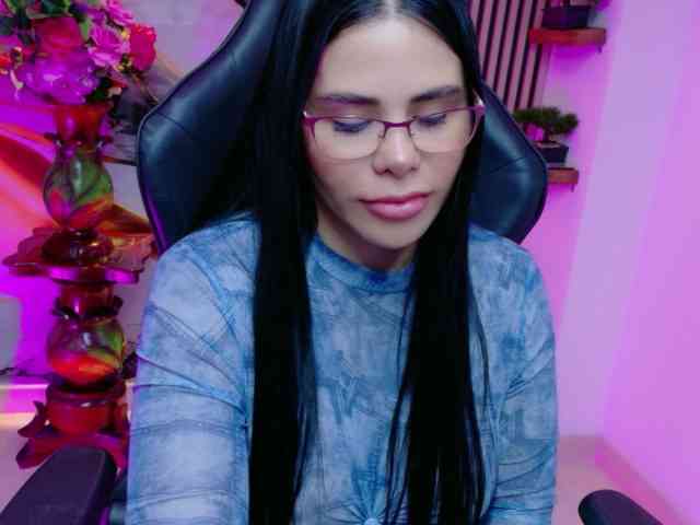 lararoberts1 webcam