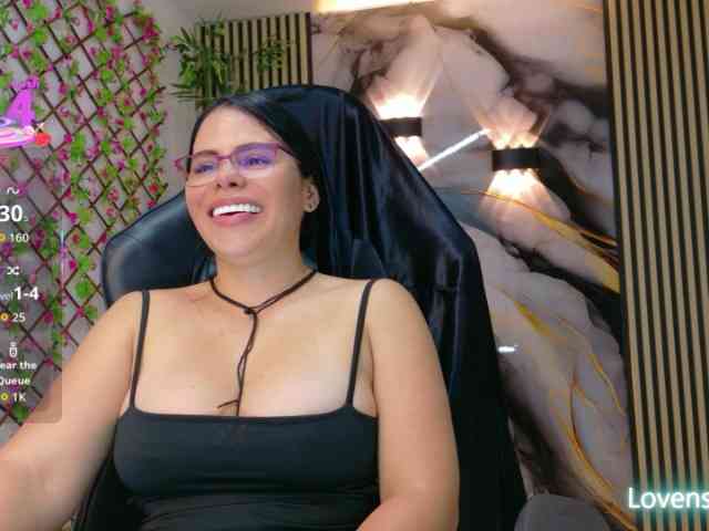 lararoberts1 webcam