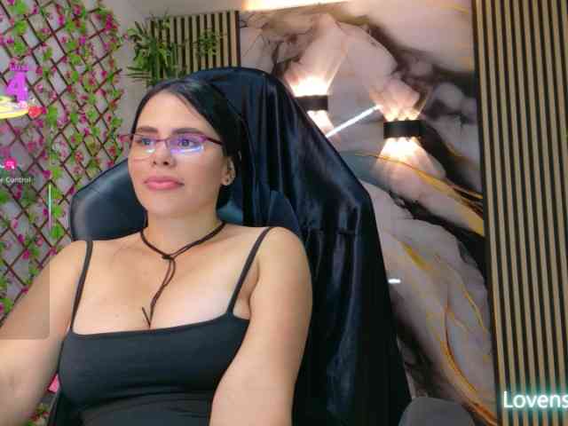 lararoberts1 webcam