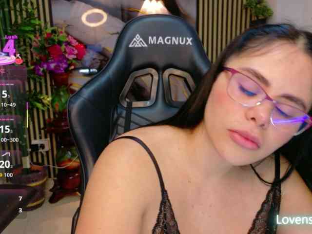 lararoberts1 webcam