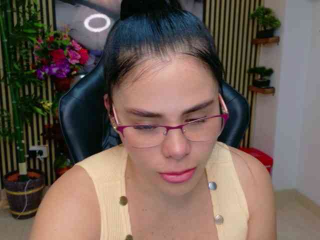 lararoberts1 webcam