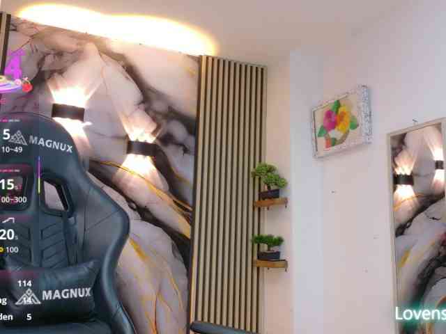 lararoberts1 webcam
