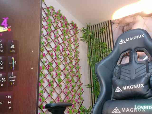 lararoberts1 webcam