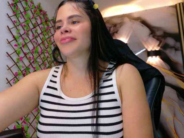 lararoberts1 webcam