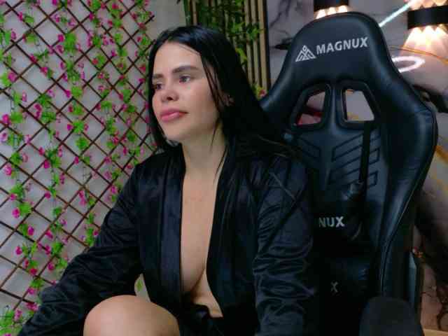 lararoberts1 webcam