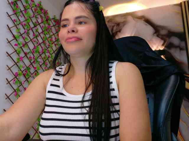 lararoberts1 webcam