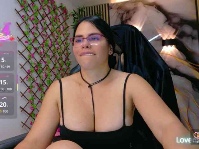 lararoberts1 webcam