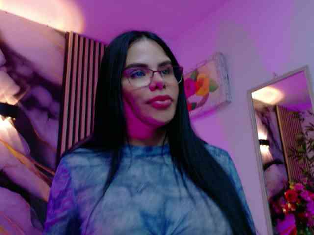lararoberts1 webcam