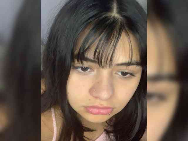 Yazmincitaa18 webcam