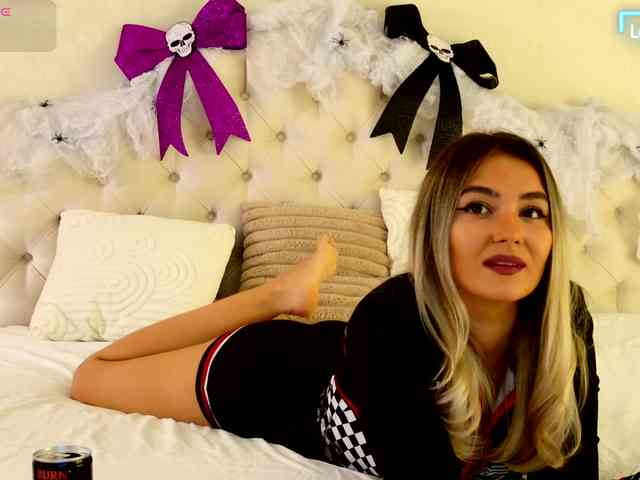 BlondieAnnia webcam