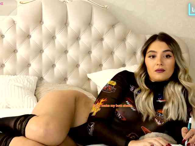 BlondieAnnia webcam