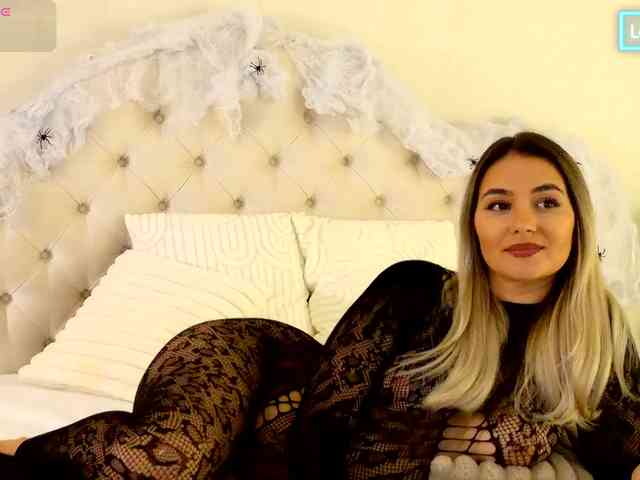 BlondieAnnia webcam