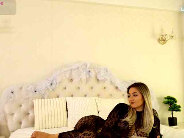 BlondieAnnia webcam