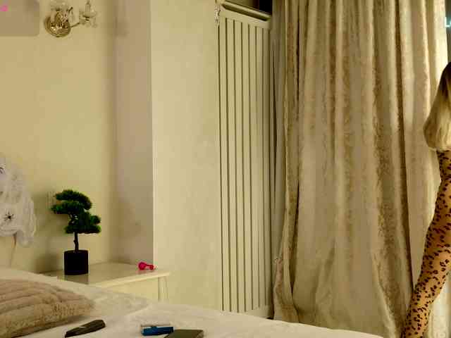 BlondieAnnia webcam