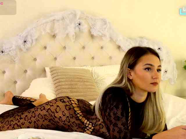 BlondieAnnia webcam