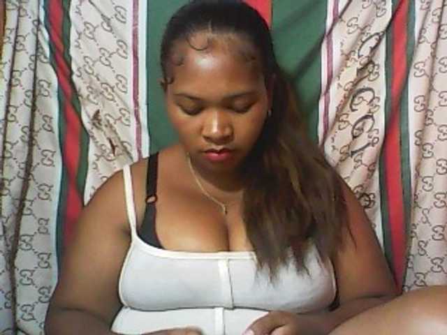 Leticiah webcam bongacams model stream image