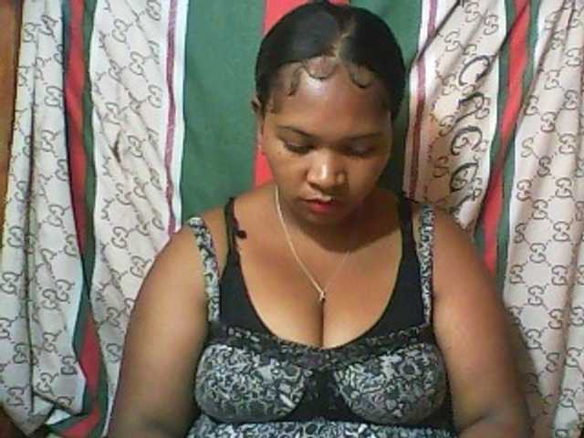 Leticiah webcam bongacams model stream image