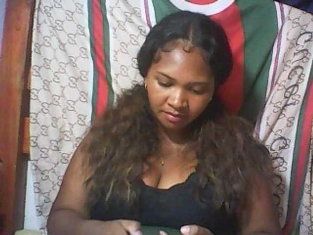 Leticiah webcam bongacams model stream image