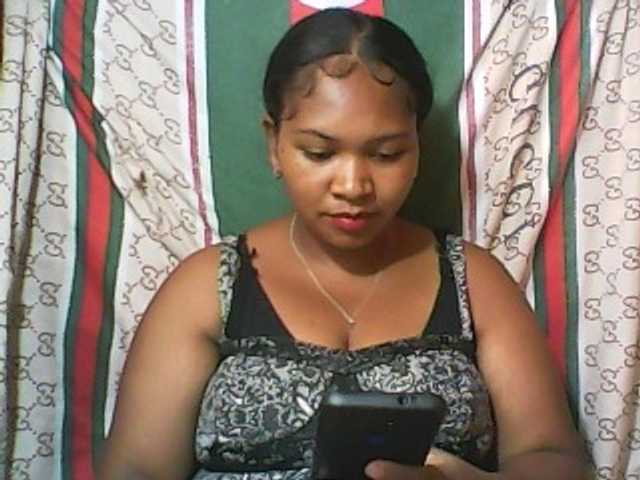 Leticiah webcam bongacams model stream image