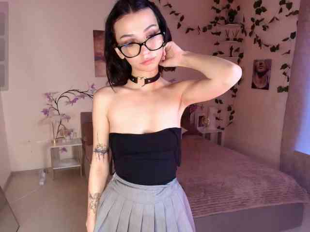 LunaraAdams webcam