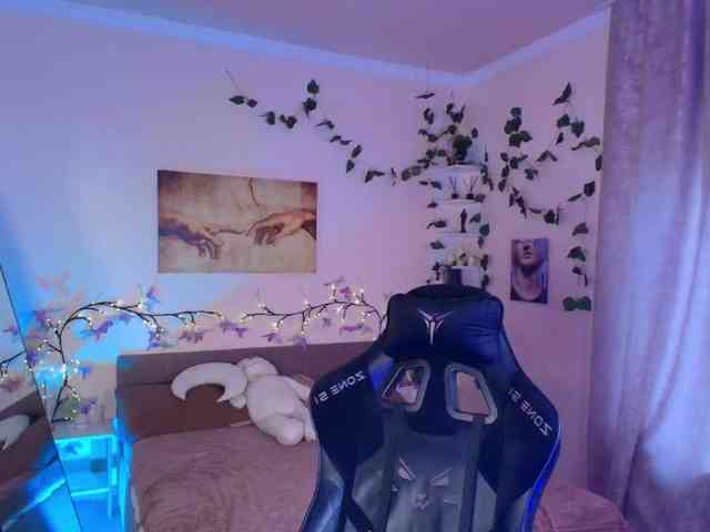 LunaraAdams webcam