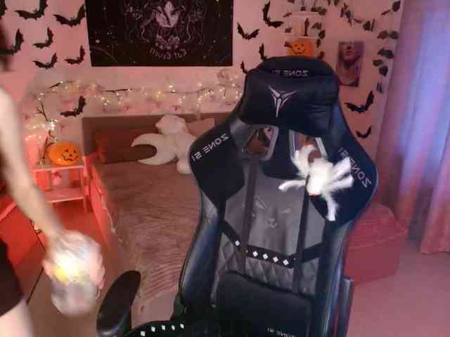 LunaraAdams webcam