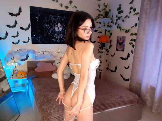 LunaraAdams webcam