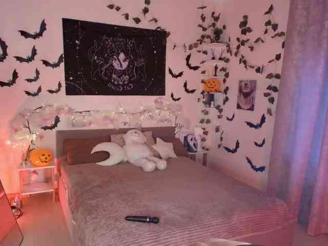 LunaraAdams webcam