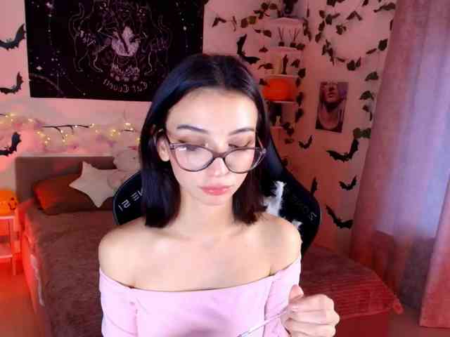LunaraAdams webcam