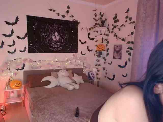 LunaraAdams webcam