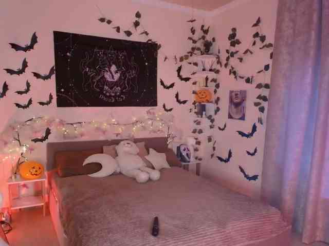 LunaraAdams webcam