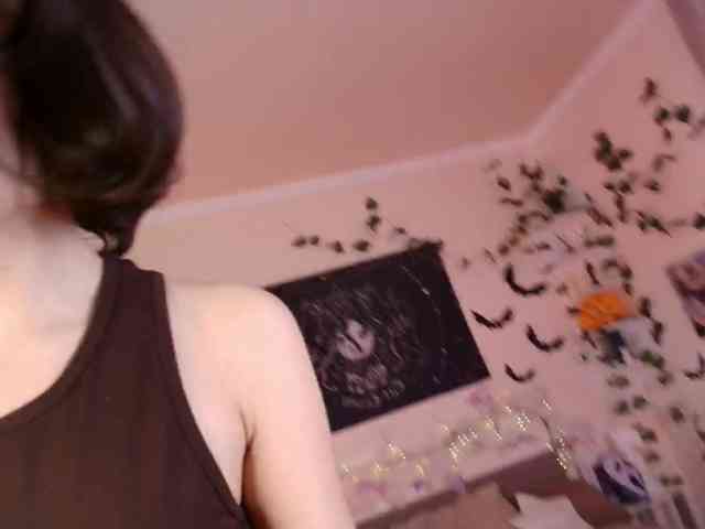 LunaraAdams webcam