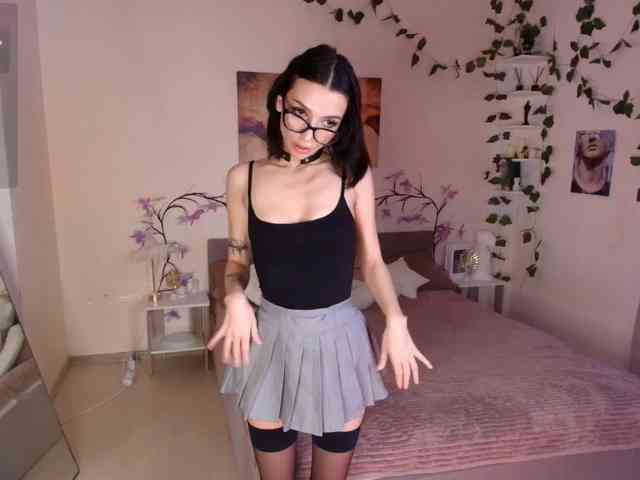 LunaraAdams webcam